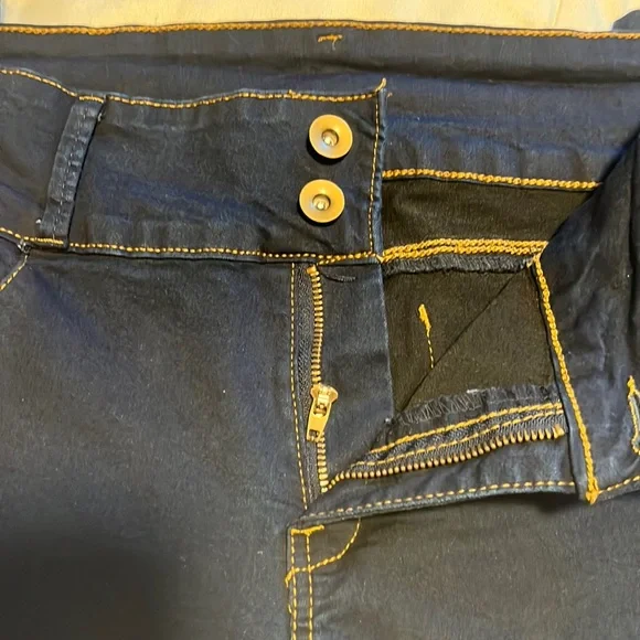 My fit jeans
Barely worn but broken zipper (see picture)
Size: 14-20
$7 obo - Picture 3 of 4